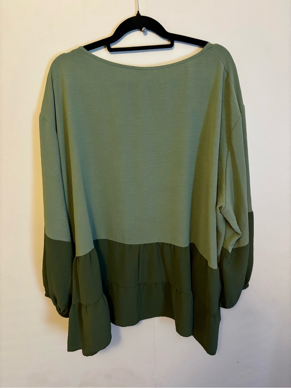 PLUS Green Ruffle Hem Top - Picture 2 of 4